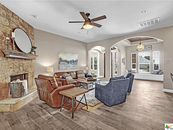 5th image of 221 Cortona Ln