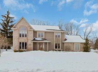 3955 S Woodhill Ln, New Berlin, WI 53151