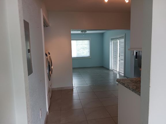 5th image of 3915 SW 87th Pl