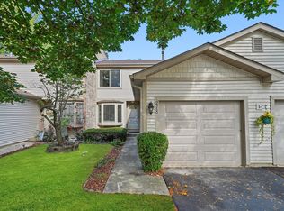 218 E Forest Knoll Dr, Palatine, IL 60074