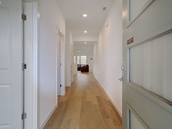 3rd image of 1119 W 15th St