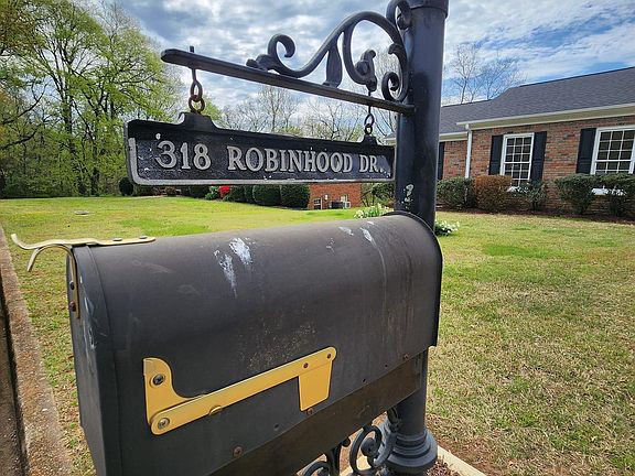 5th image of 318 Robinhood Dr