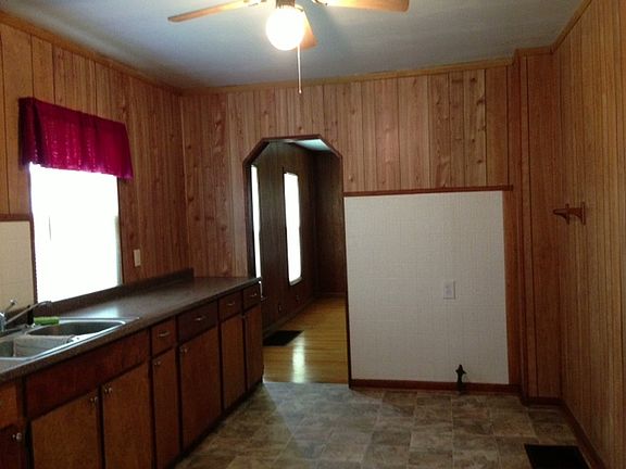 4th image of 3014 N 31st St