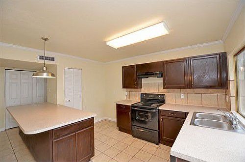 4th image of 4334 Mayflower Dr