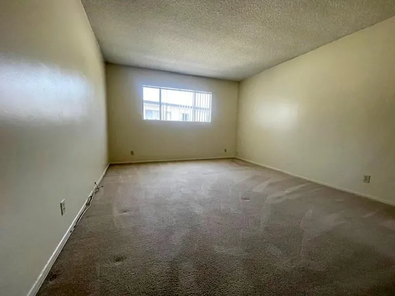 1689 Amberwood Dr #103 — Photo 8