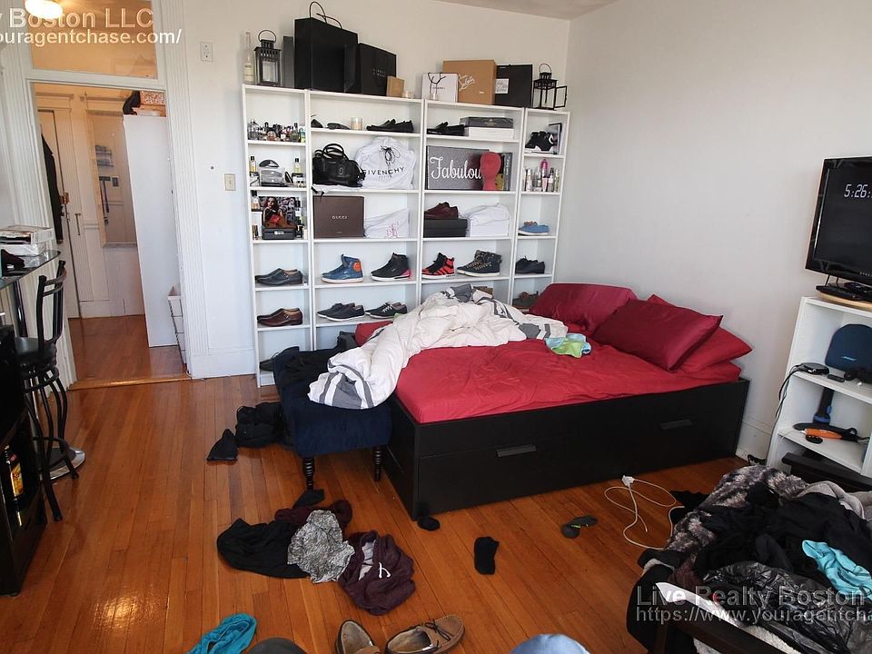 2nd image of 1254 Commonwealth Ave #130