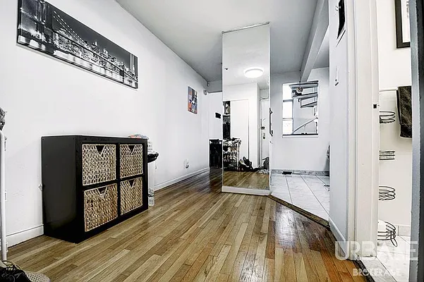 Rented by Urbane Brokerage | media 17