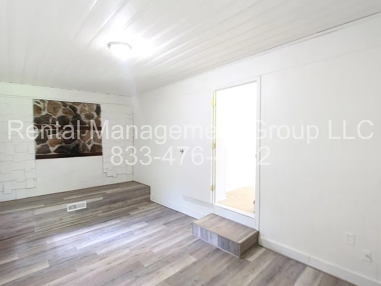 1345 Glenwood St NW — Photo 6