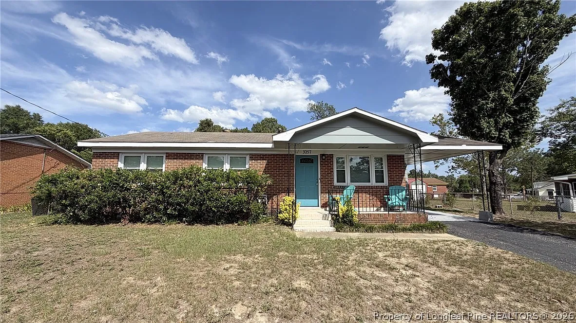 3 bed, 2.0 bath, 1098 sqft, $1,495 — Photo 1