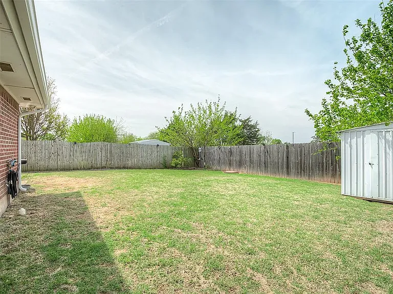 708 Peppertree Ct — Photo 9
