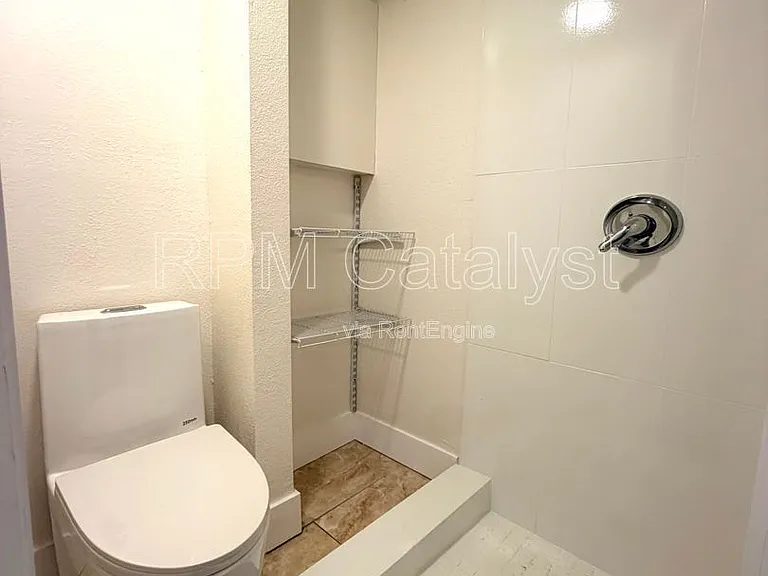 6905 1/2 N Duncan Ave #A — Photo 10