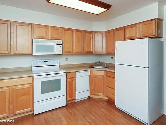 2nd image of 842 North Ave #2