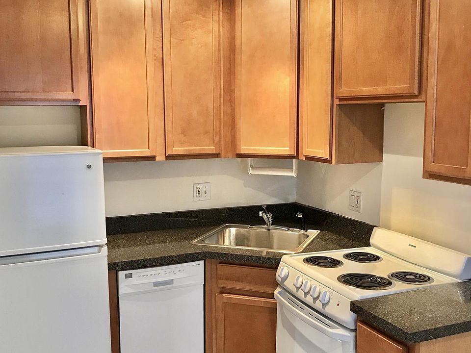 1st image of 2146 N Dayton St APT 208