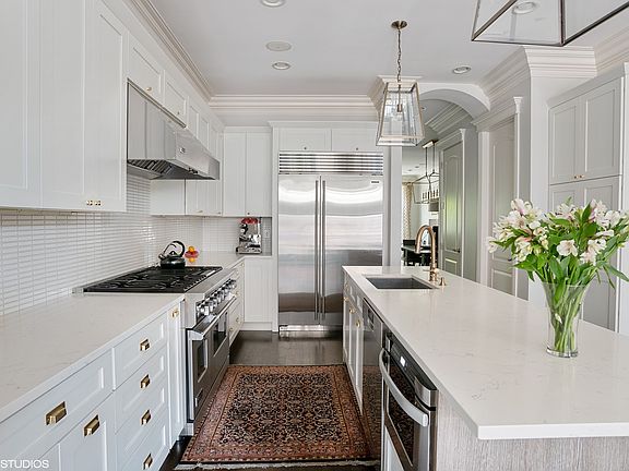 5th image of 3256 N Wolcott Ave