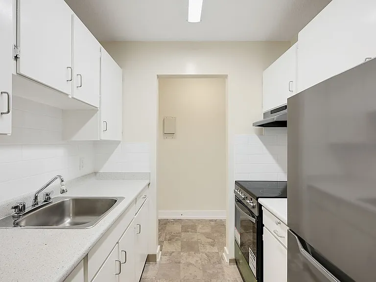 2230 Cadboro Bay Rd — Photo 22