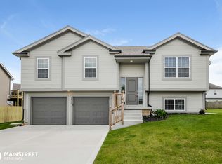 1113 Clayton Dr, Raymore, MO 64083