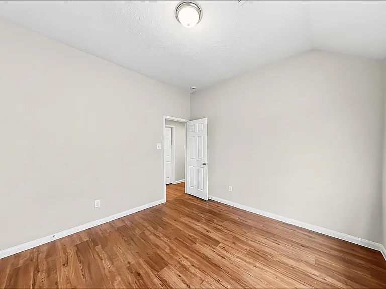 3931 Hawthorne Glen Ct — Photo 15