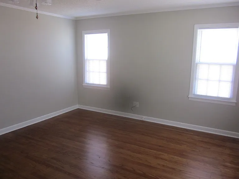 922 S Austin St — Photo 2