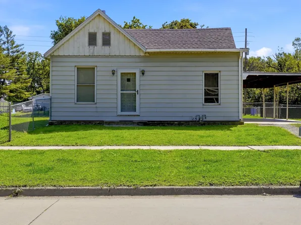 2214 SW Central Park Ave, Topeka, KS 66611