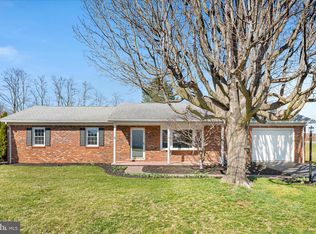 22120 Holiday Dr, Smithsburg, MD 21783