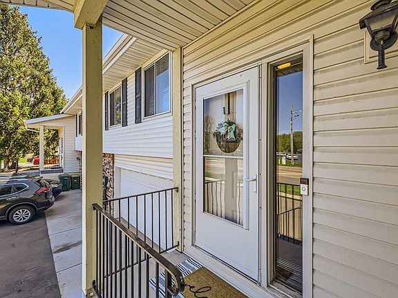 2nd image of 3803 Laurel Ct