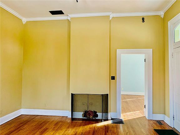 5th image of 1306 Francis St