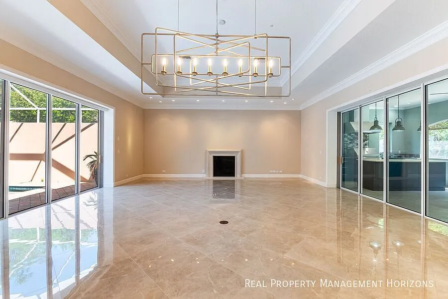 Stunning Unfurnished, Pet-Friendly 3-Bed, 3.5-Bath Pool Home in the coveted community of Universi... — Photo 4