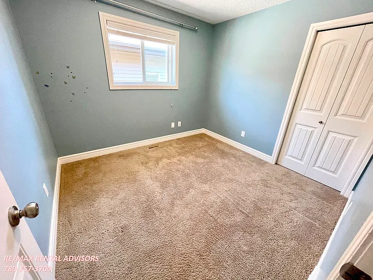 2429 Austin Cres SW — Photo 14