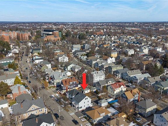 3rd image of 37 Tyndall Ave