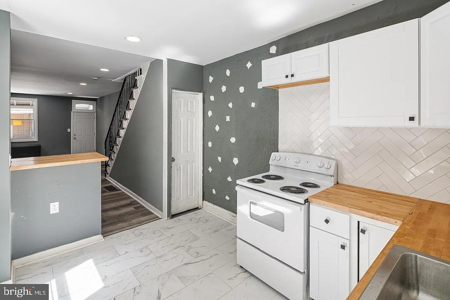 3 bed, 1.5 bath, 984 sqft, $1,700 — Photo 3