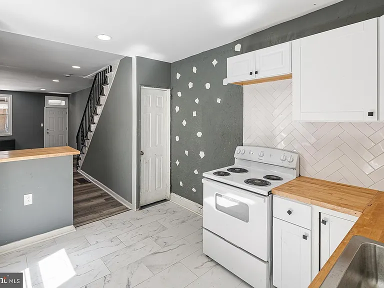 1307 S Hanson St — Photo 3