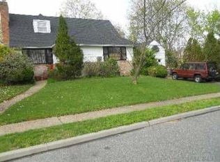 1099 Alhambra Rd, Baldwin, NY 11510