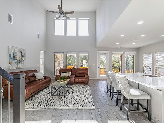 4th image of 305 Terra Manor Trl