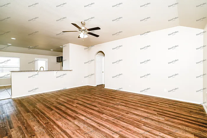 3 bed, 2.0 bath, 1500 sqft, $1,650 — Photo 4