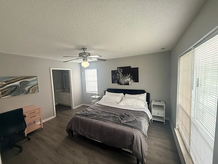 9501 Pondside Ln — Photo 12