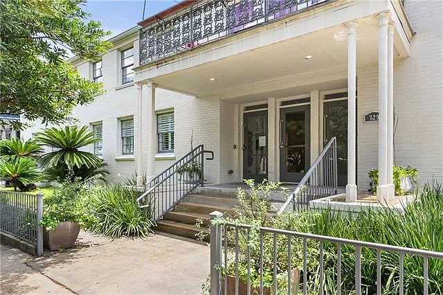 2 bed, 2.0 bath, 999 sqft, $2,500 — Photo 2