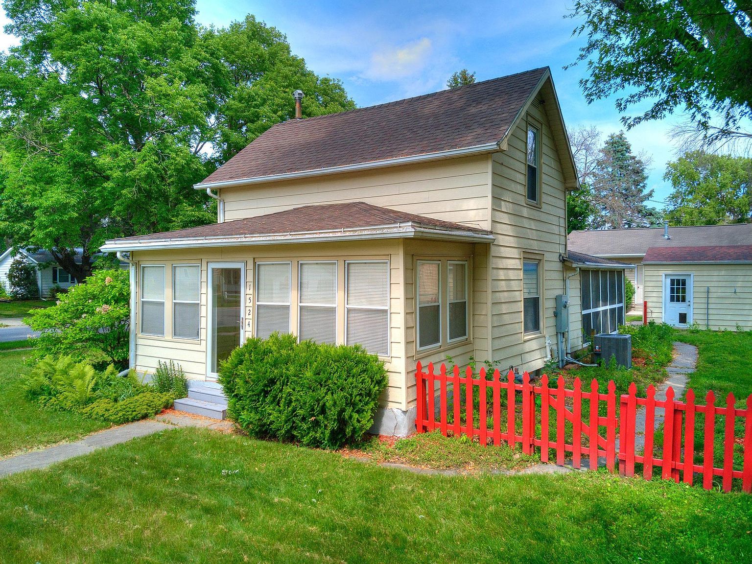 1524 Douglas Ave, Ames, IA 50010 Zillow