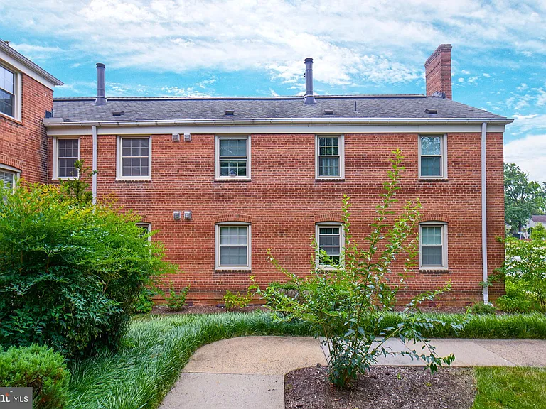 2501 Arlington Blvd #2 — Photo 23