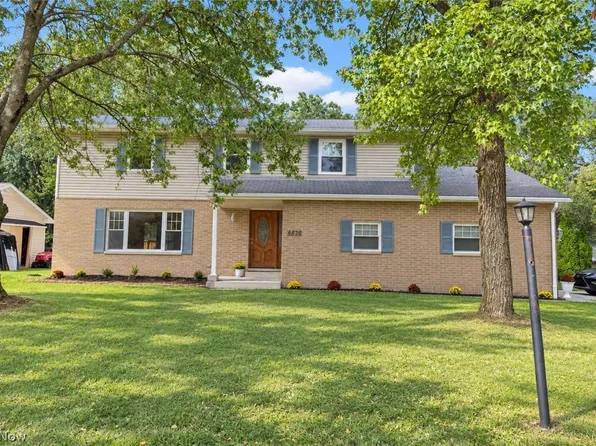 6820 Chadbourne Dr, North Olmsted, OH 44070