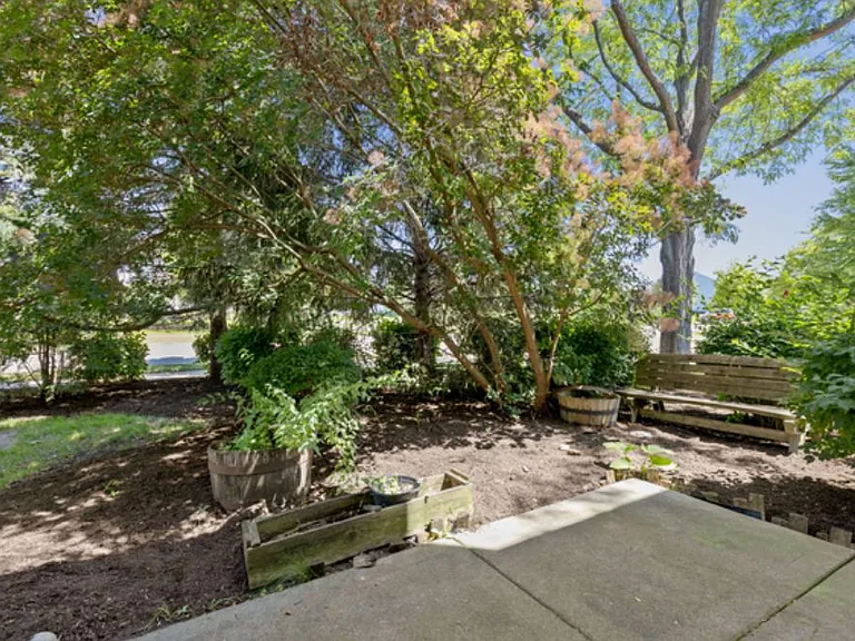 9861 Thornton Way — Photo 16