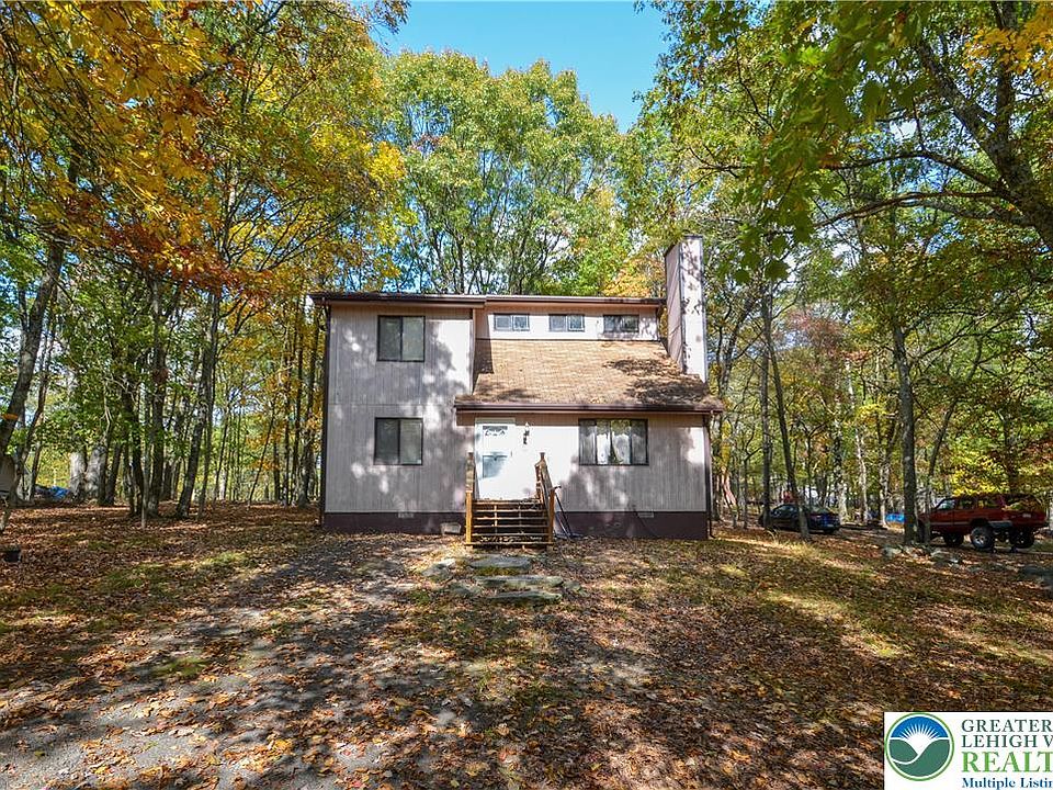 1st image of 782 Clubhouse Dr