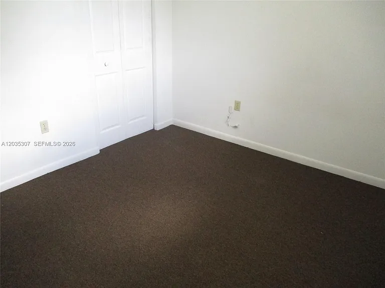 10622 SW 174th Ter — Photo 8