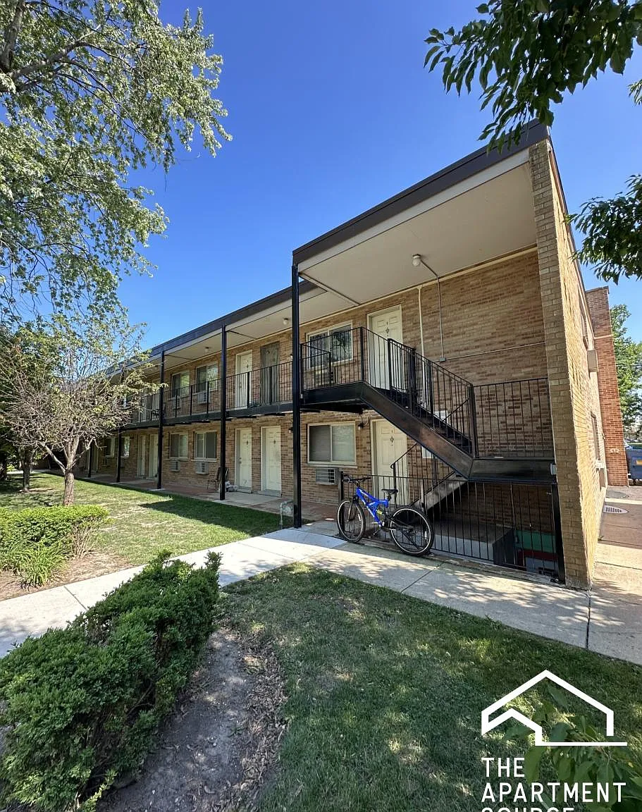 8504 North Waukegan Road #2 — Photo 4