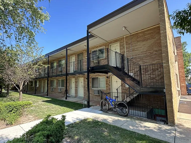 8504 N Waukegan Rd #3 — Photo 4