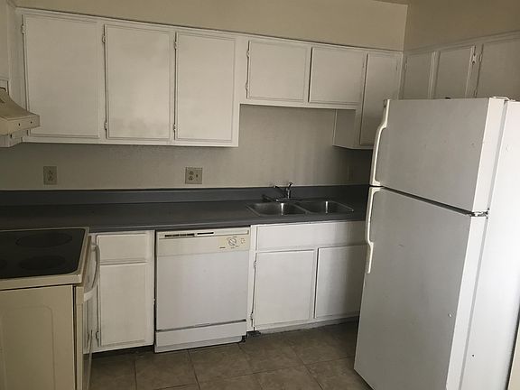 4th image of 2807 E Marconi Ave #101