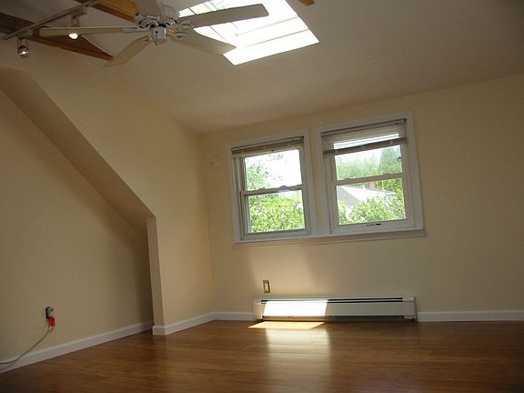 2nd image of 16 Balfour Dr