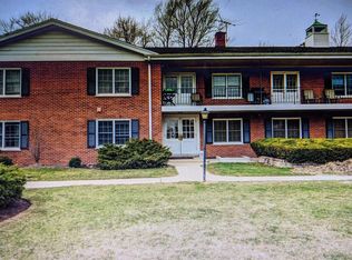 2820 Dundee Rd #2, Northbrook, IL 60062