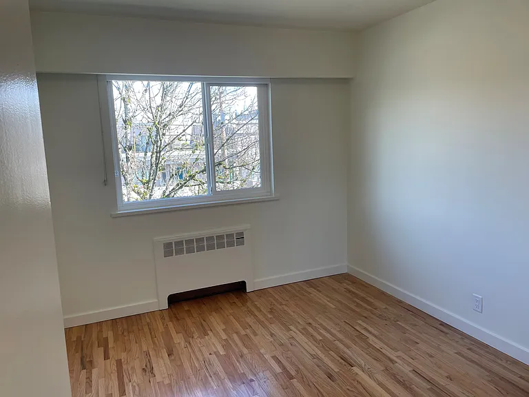 1925 Maple St #8 — Photo 6