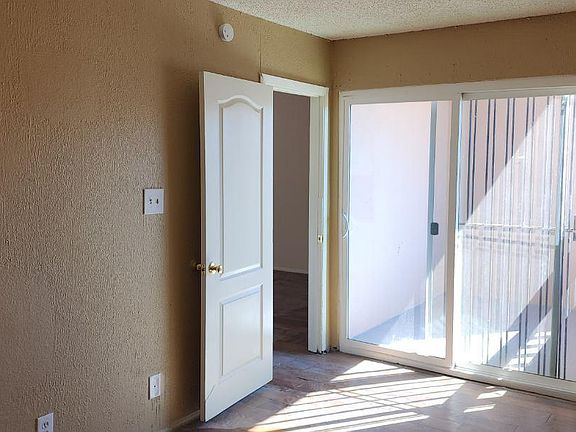 5th image of 729 N 11th St APT 4