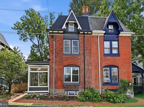 24 Westview St, Philadelphia, PA 19119